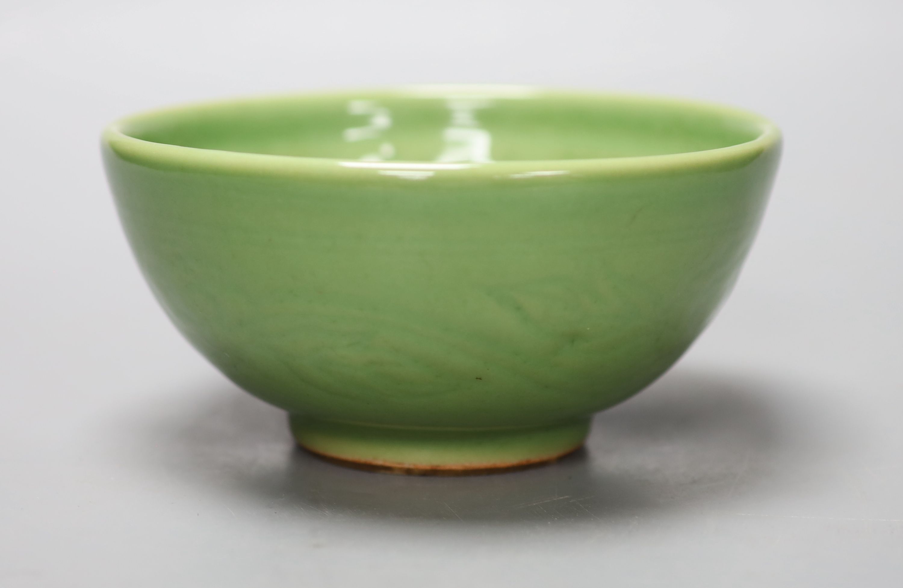 A Chinese blue and white dish, diameter 18cm, and a green glazed bowl